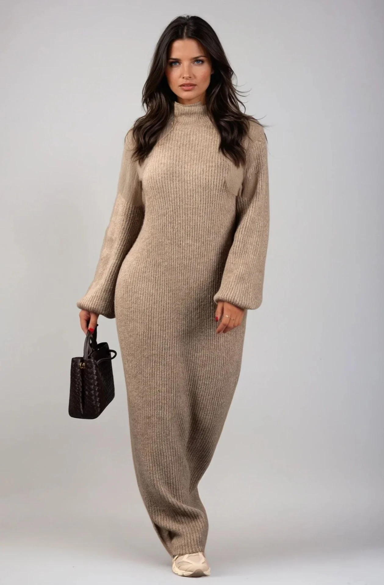 Naomi Khaki